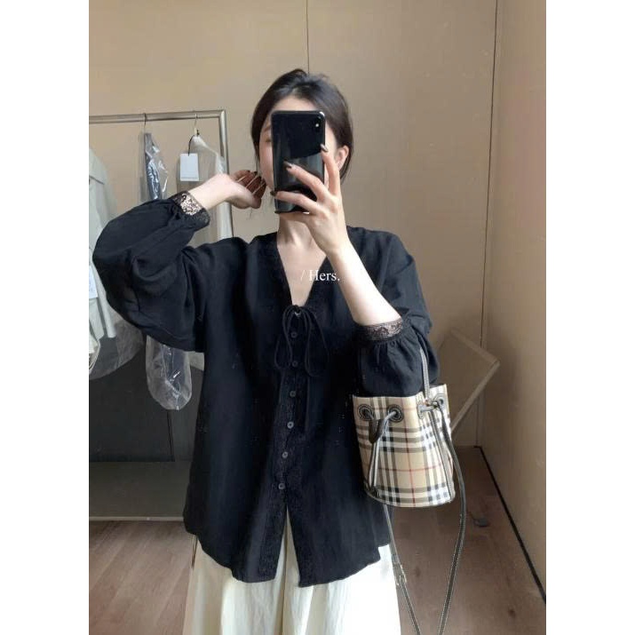 Áo sơ mi cổ V viền phối ren nẹp trơn Miha Studio