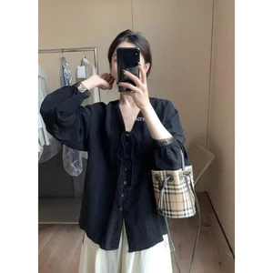 Áo sơ mi cổ V viền phối ren nẹp trơn Miha Studio