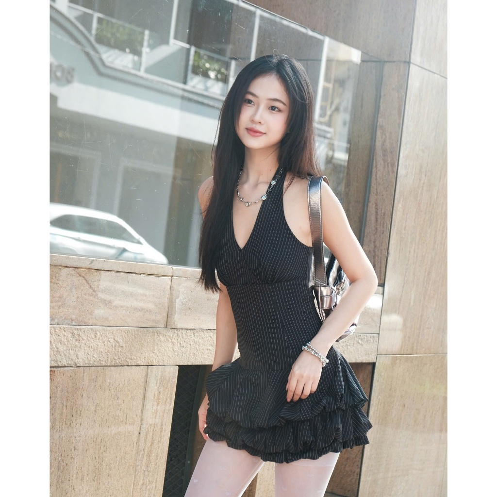 Jumpsuit ngắn kẻ cổ yếm form bí tầng hở lưng sang chảnh | PANCY JUMP | SECODEE