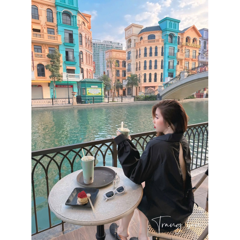 Áo sơmi đuôi tôm khoét lưng rút dây trẻ trung