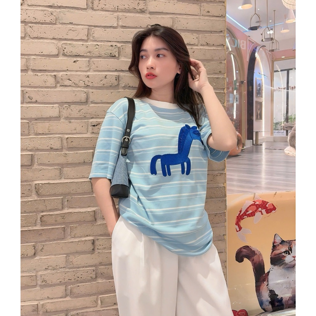 Áo Thun Mirage Ngựa Thêu Cổ Viền Xanh Sang Trọng Chất 100% Cotton Mềm Mịn Thoáng Mát.