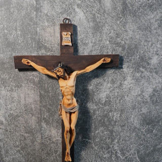 Tượng Chúa Chịu Nạn 34cm – Sơn Giả Cổ Nhiều Lớp – Tượng Công Giáo Treo Tường/ Resin Cao Cấp