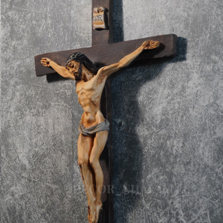 Tượng Chúa Chịu Nạn 34cm – Sơn Giả Cổ Nhiều Lớp – Tượng Công Giáo Treo Tường/ Resin Cao Cấp