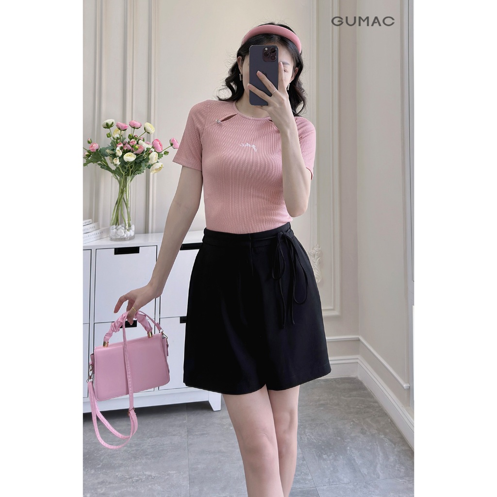 [SALE] Áo thun nữ GUMAC form ôm xẻ kiểu đính nơ thêu chữ vải mịn mát tôn dáng  LATE1112