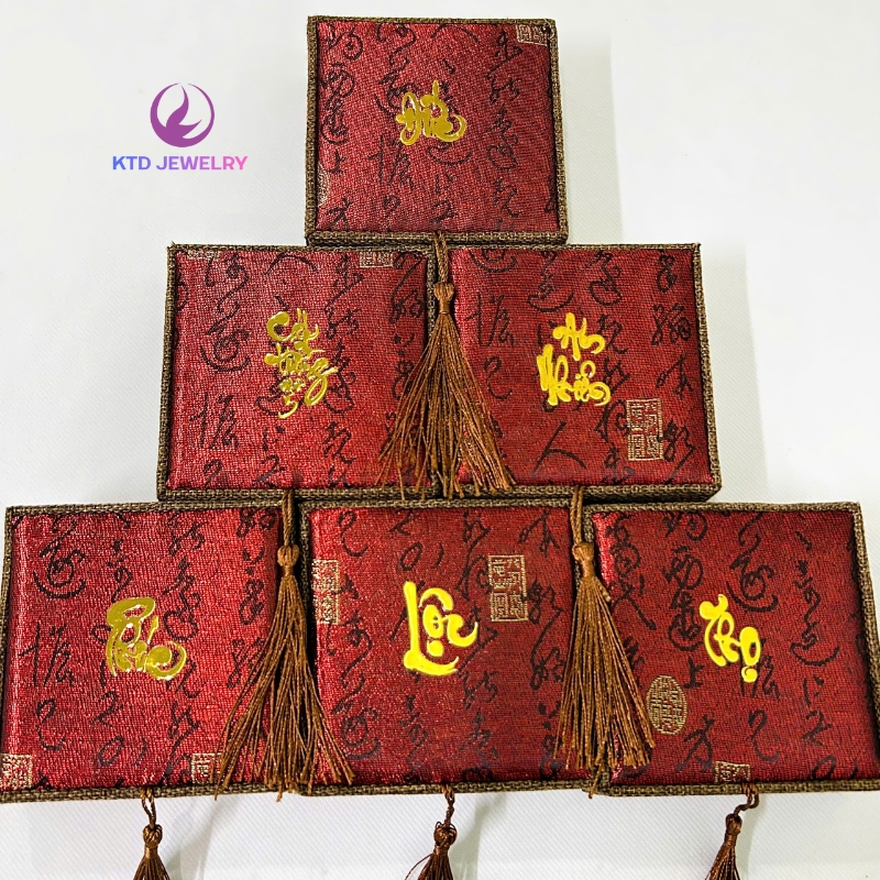 Hộp gấm KATEDA đựng vòng tay trang sức chữ thư pháp 24k
