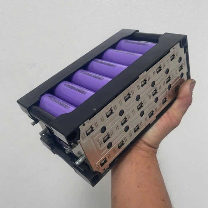 Khối 18cell Pin 26980 4.2v Nội Trở 3-5Ω Dòng Xả 90A Dung Lượng 1cell ...