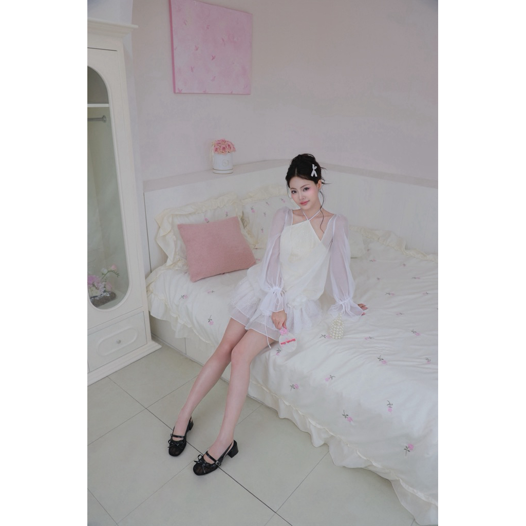 HERAH.ERA - Đầm Trắng Thiết Kế Layer Ren Babydoll Tay Dài Voan Mềm Xuyên Thấu Phối Hoa Tiểu Thư Hàn Quốc / Angelic Dress