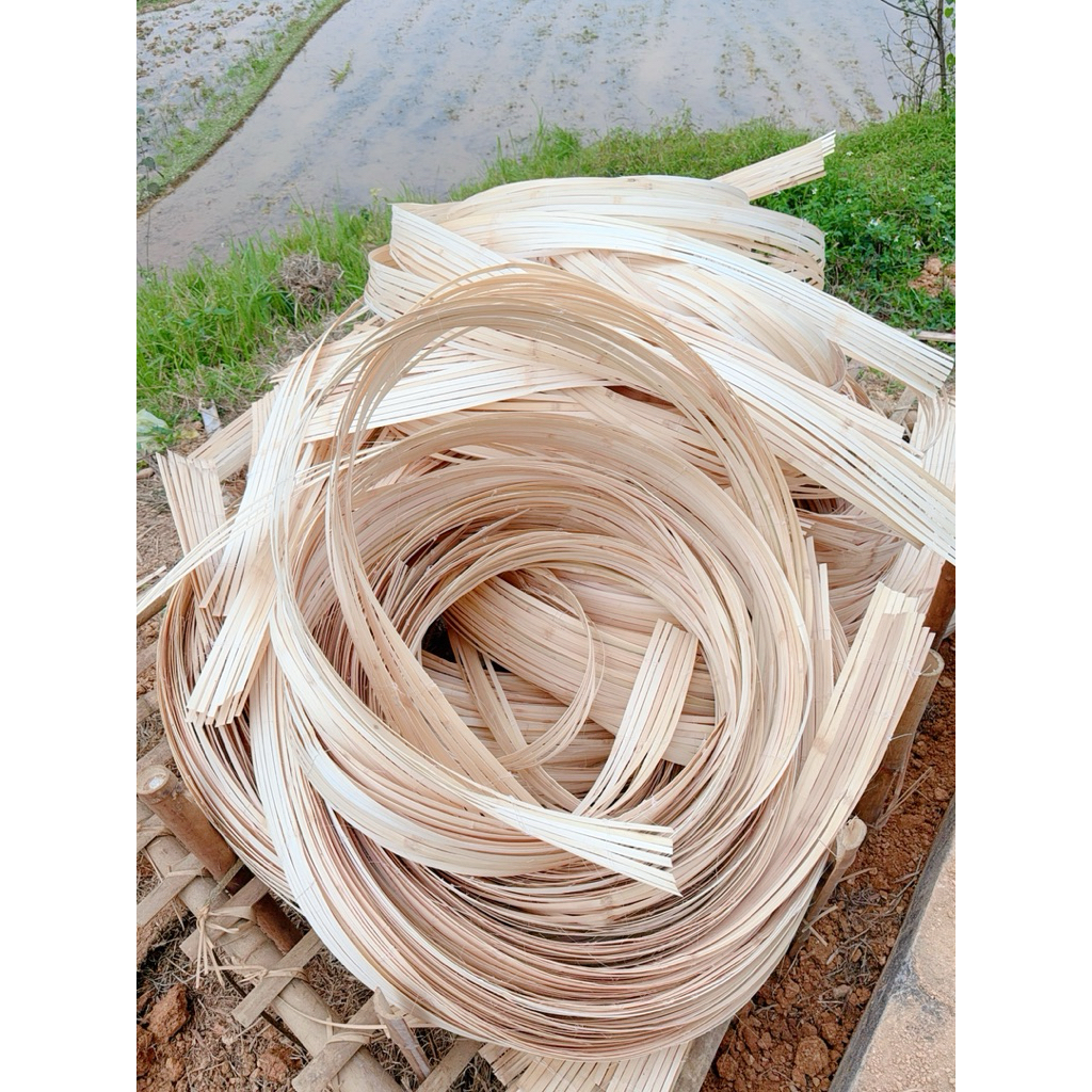 phên tre uốn dẻo màu tự nhiên kích thước 10cm x 5m