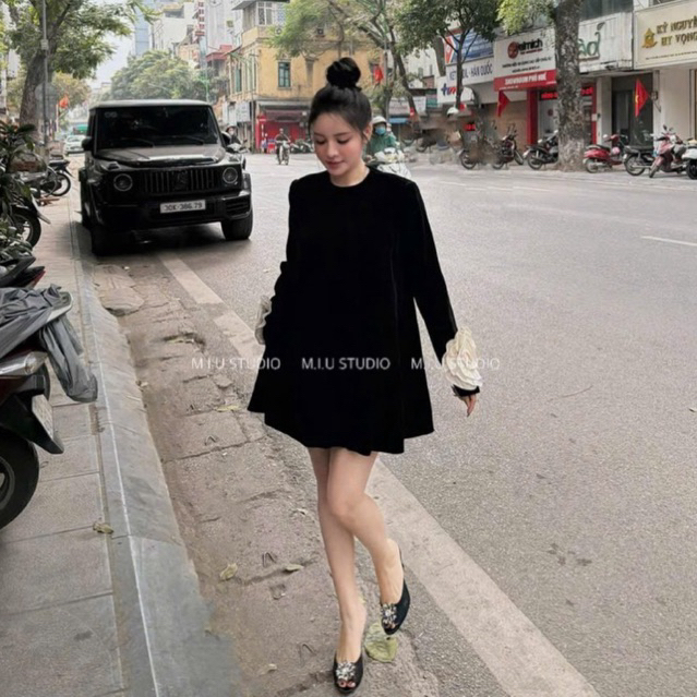 “Esme dress” Đầm nhung Tk dáng suông ngắn phối hoa tay nổi cao cấp ,Váy babydoll cổ tròn đơn giản dễ mặc bầu bí bon chen