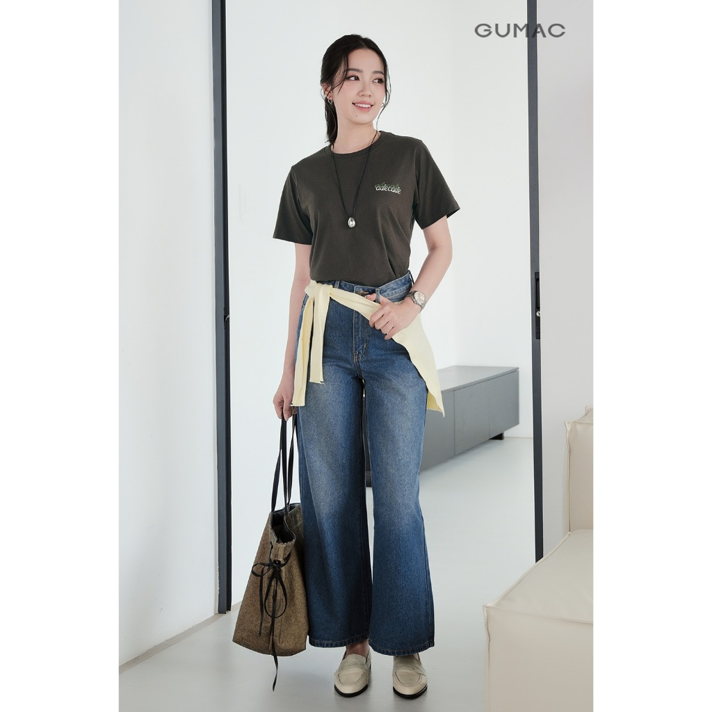 Áo Thun Nữ GUMAC Form Regular Cổ Tròn Tay Ngắn Thêu Chữ Adecade Tối Giản Trẻ Trung ATF09006