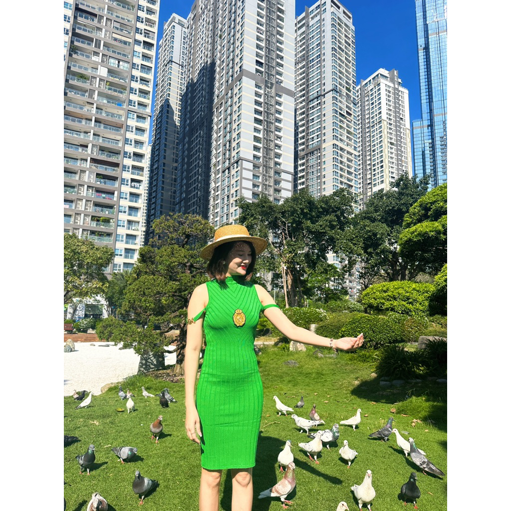 Đầm body len tag Versace đen xanh lá