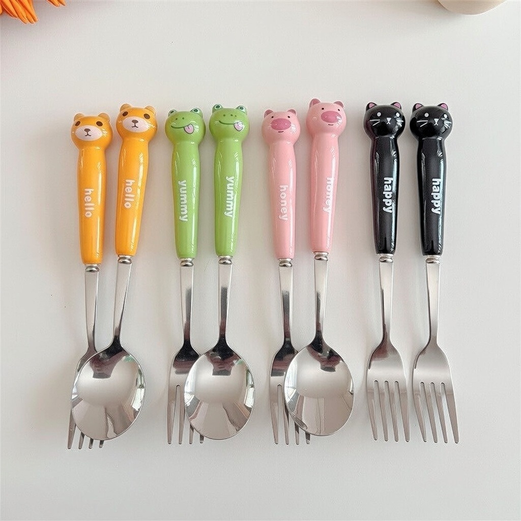 Bộ 3 Món Thìa Đũa Nĩa Inox 304 Cán Sứ Cao Cấp Hoạ Tiết Heo Hồng Ếch Xanh Gấu Nâu Cute - Hộp Quà Tặng Sang Trọng