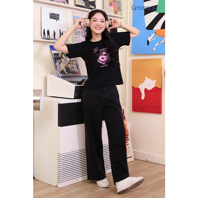 Áo Thun Nữ Cổ Tròn GUMAC Form Regular Tay Ngắn In "Youthful Melody" Cơ Bản YATF11028