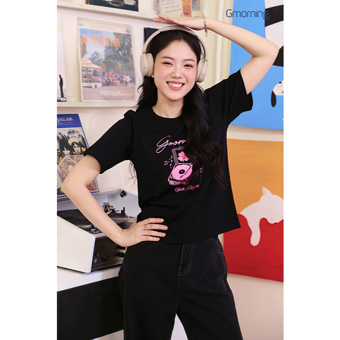 Áo Thun Nữ Cổ Tròn GUMAC Form Regular Tay Ngắn In "Youthful Melody" Cơ Bản YATF11028