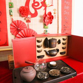 Bộ Long Trà Ngự Lễ - Dragon Tea - Tinh Hoa Trà Viêt, Vẹn Toàn Lễ Nghi Tết - Bộ quà Tết cao cấp cho đối tác lãnh đạo