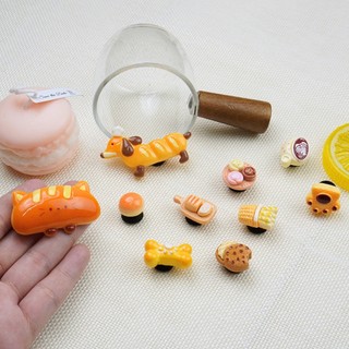 Bộ 10 Sticker, Charm 3D chủ đề Chó bánh mì vàng nhựa cứng gắn Dép Sục, Cá sấu JB-433 Mita