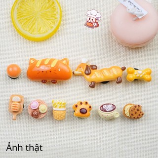 Bộ 10 Sticker, Charm 3D chủ đề Chó bánh mì vàng nhựa cứng gắn Dép Sục, Cá sấu JB-433 Mita
