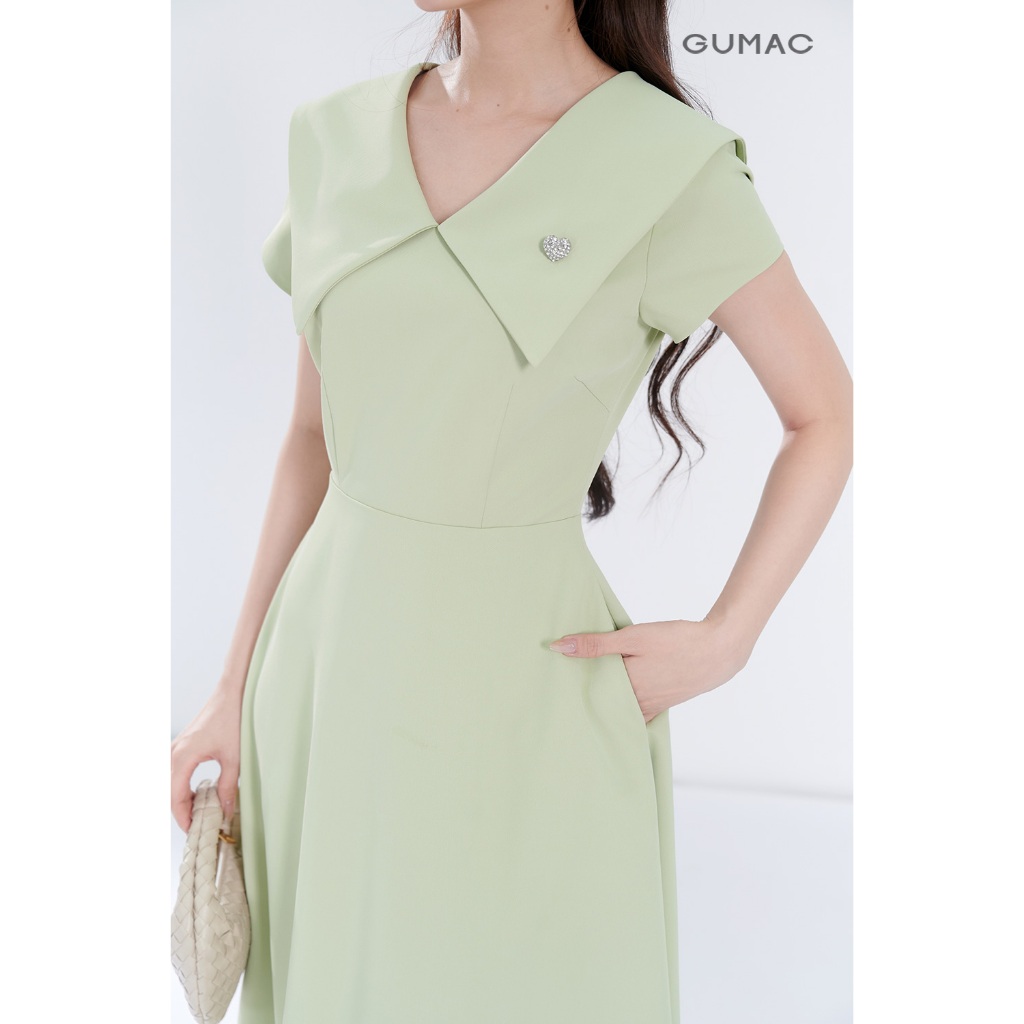 Đầm Nữ Dáng A Xòe GUMAC Cổ V Đính Phụ Kiện Chất Chéo Nhật Đứng Form DF07048