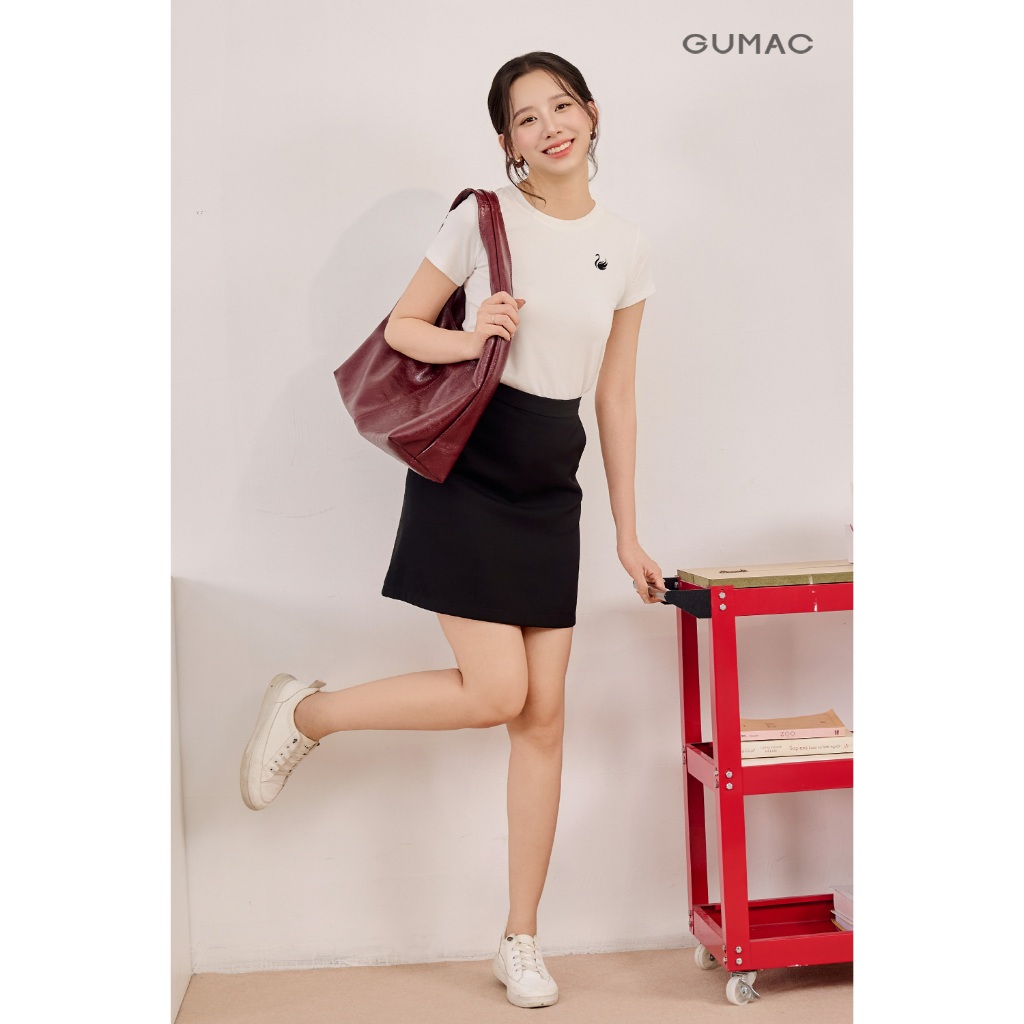 Áo thun nữ GUMAC kiểu form slim ôm nhẹ thêu hình con chim thiên nga phía trước  ATF08007