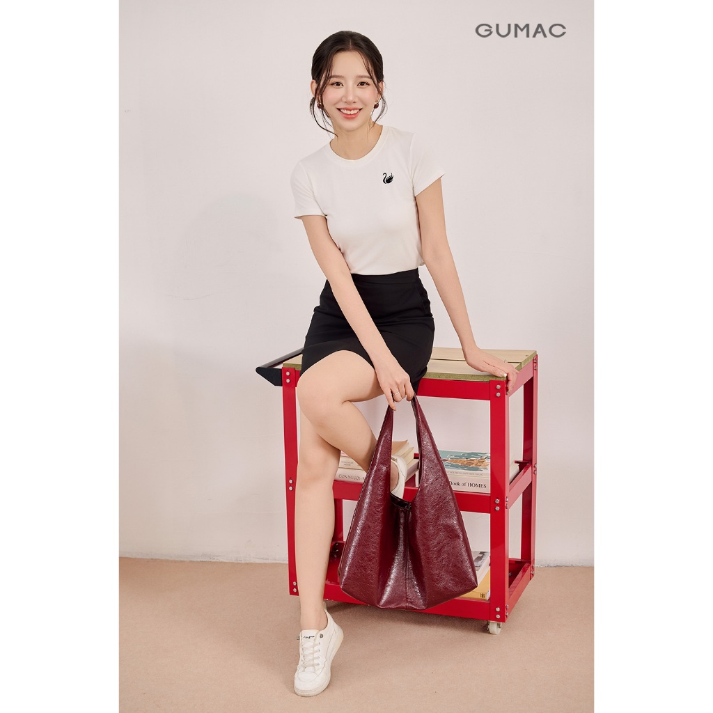 Áo thun nữ GUMAC kiểu form slim ôm nhẹ thêu hình con chim thiên nga phía trước  ATF08007
