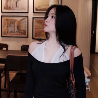 Áo thun dài tay trễ vai phối cổ yếm trắng vibe thanh lịch quyến rũ Hiện Đại