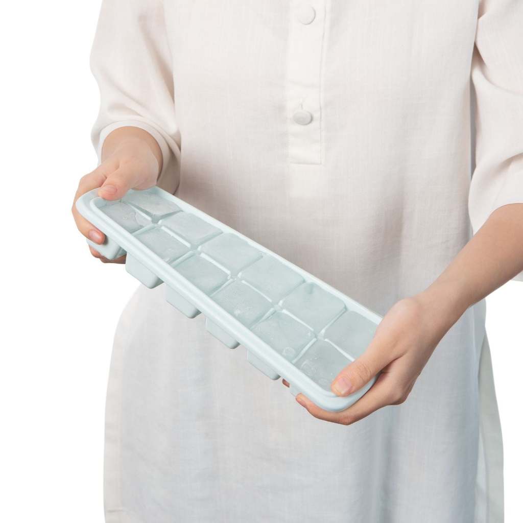 Khay làm đá vuông 12 viên Kari inochi nhựa nguyên sinh kháng khuẩn, khử mùi, an toàn, dễ lấy đá