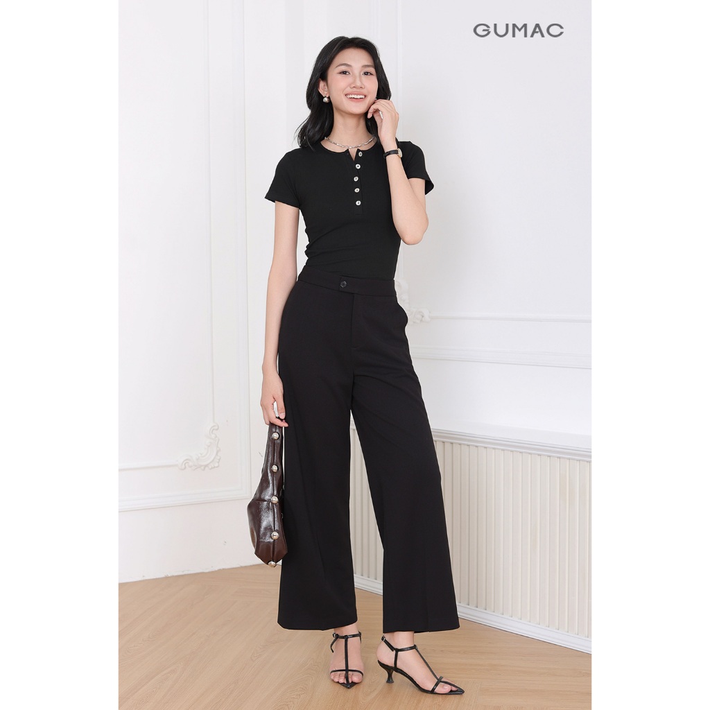 Áo Thun Nữ GUMAC Form Slim Cổ Tròn Đính Nút Xà Cừ Co Giãn Thoải Mái ATF04021