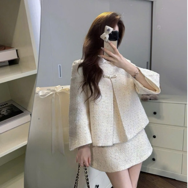 Set bộ dạ cape trắng kem blinh cao cấp, Áo khoác cổ sen tay lỡ đính nơ kèm chân váy A dạ tweed style tiểu thư sang chảnh