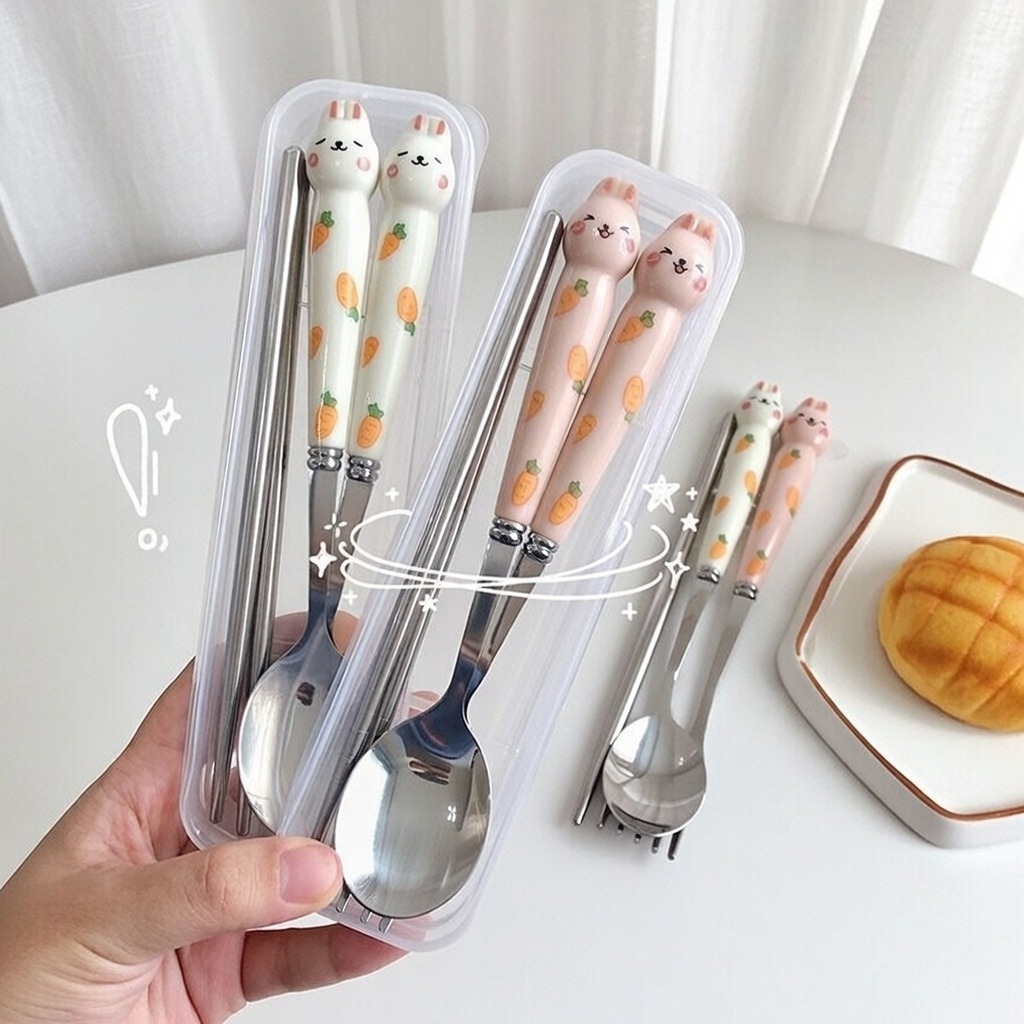 Bộ 3 Món Thìa Đũa Nĩa Inox Hình Thỏ Cà Rốt Cute - Bộ Đồ Ăn Cá Nhân Rabbit Dễ Thương Kèm Hộp Văn Phòng Cho Bé