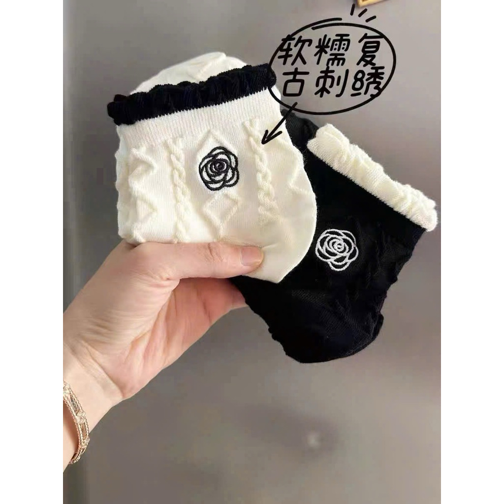 Set 10 Đôi Tất Nữ Cổ Ngắn Thêu Trái Tim & Hoa – Vớ Cotton Dập Vân Mềm Mại, Phong Cách Hàn Quốc