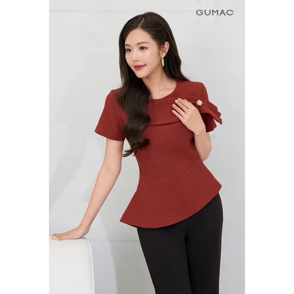 Áo peplum GUMAC tay ngắn lai áo xéo nhẹ đính phụ kiện nút kiểu AF12057