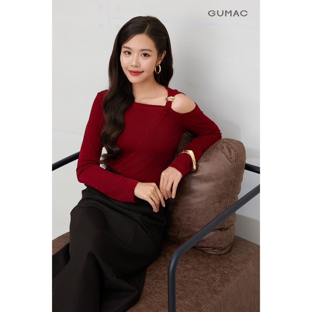 Áo thun GUMAC form slim cổ lệch một bên vai tay dài áo có ánh nhũ nhẹ ATG01048