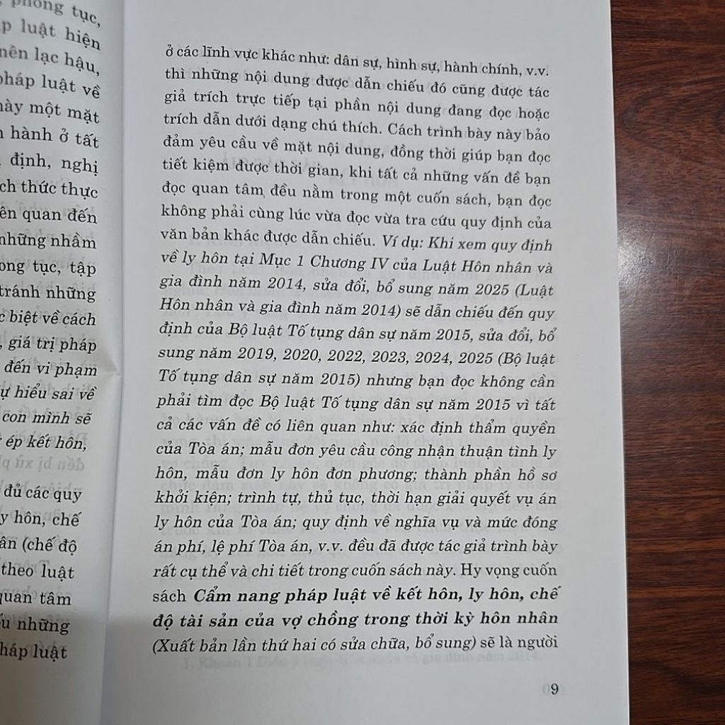 Sách - Cẩm nang pháp luật về kết hôn ly hôn chế độ tài sản của vợ chồng trong thời kỳ hôn nhân