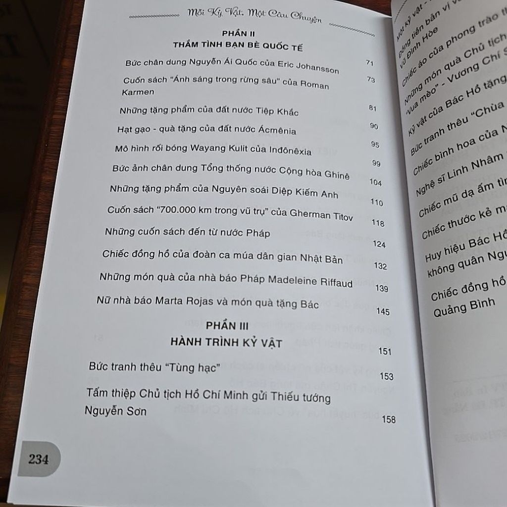 Sách - Mỗi kỷ vật một câu chuyện