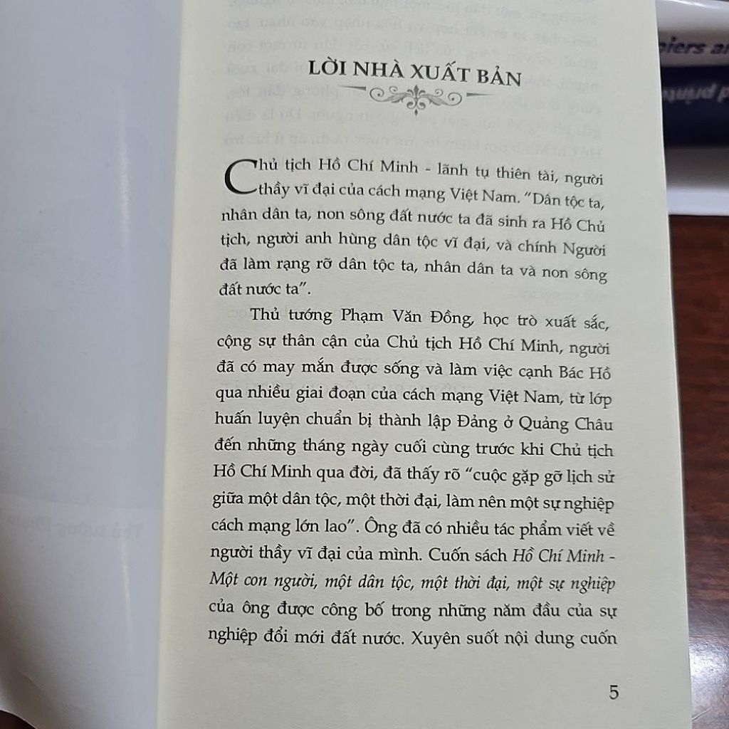 Sách - Hồ Chí Minh một con người một dân tộc một thời đại một sự nghiệp