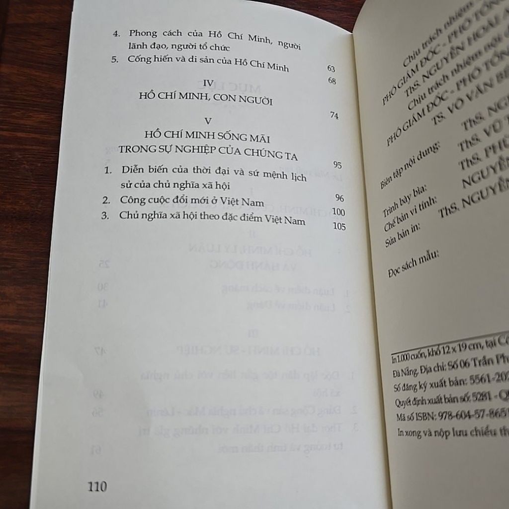 Sách - Hồ Chí Minh một con người một dân tộc một thời đại một sự nghiệp