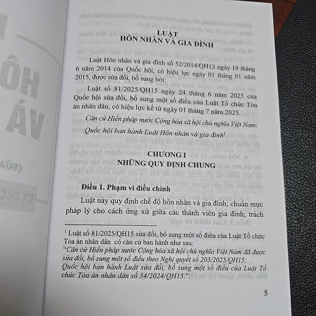 Sách - Luật hôn nhân và gia đình và các văn bản hướng dẫn thi hành (NXB Lao động)