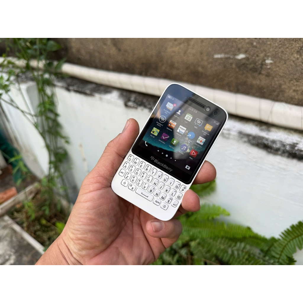 Blackberry Q5 (3629) nhận mọi sim có 3g | Shopee Việt Nam