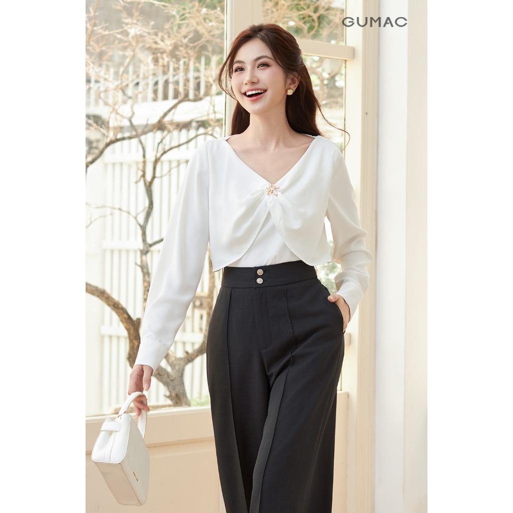 Áo Kiểu Nữ Tay Dài GUMAC Form Suông Cổ V Kèm Đính Phụ Kiện Trang Trí AE12069