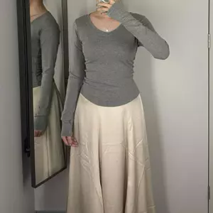 ÁO THUN NỮ BODY CỔ TIM DÀI TAY VẢI COTTON BORIP MỀM MỊN MÁT MẺ FORM ĐẸP VẢI MỀM MỊN BI.POSILÁ