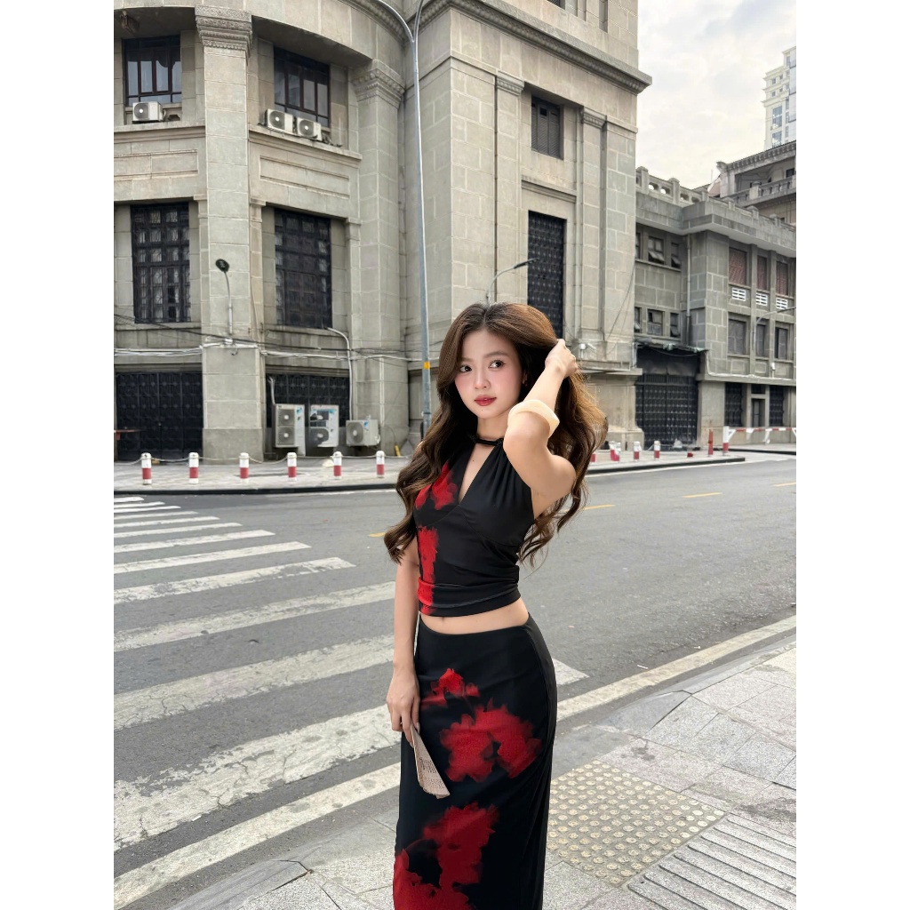 Set Nữ ICHEGO Áo Cổ Yếm, Chân Váy Midi Ôm Sang Chảnh SECODEE