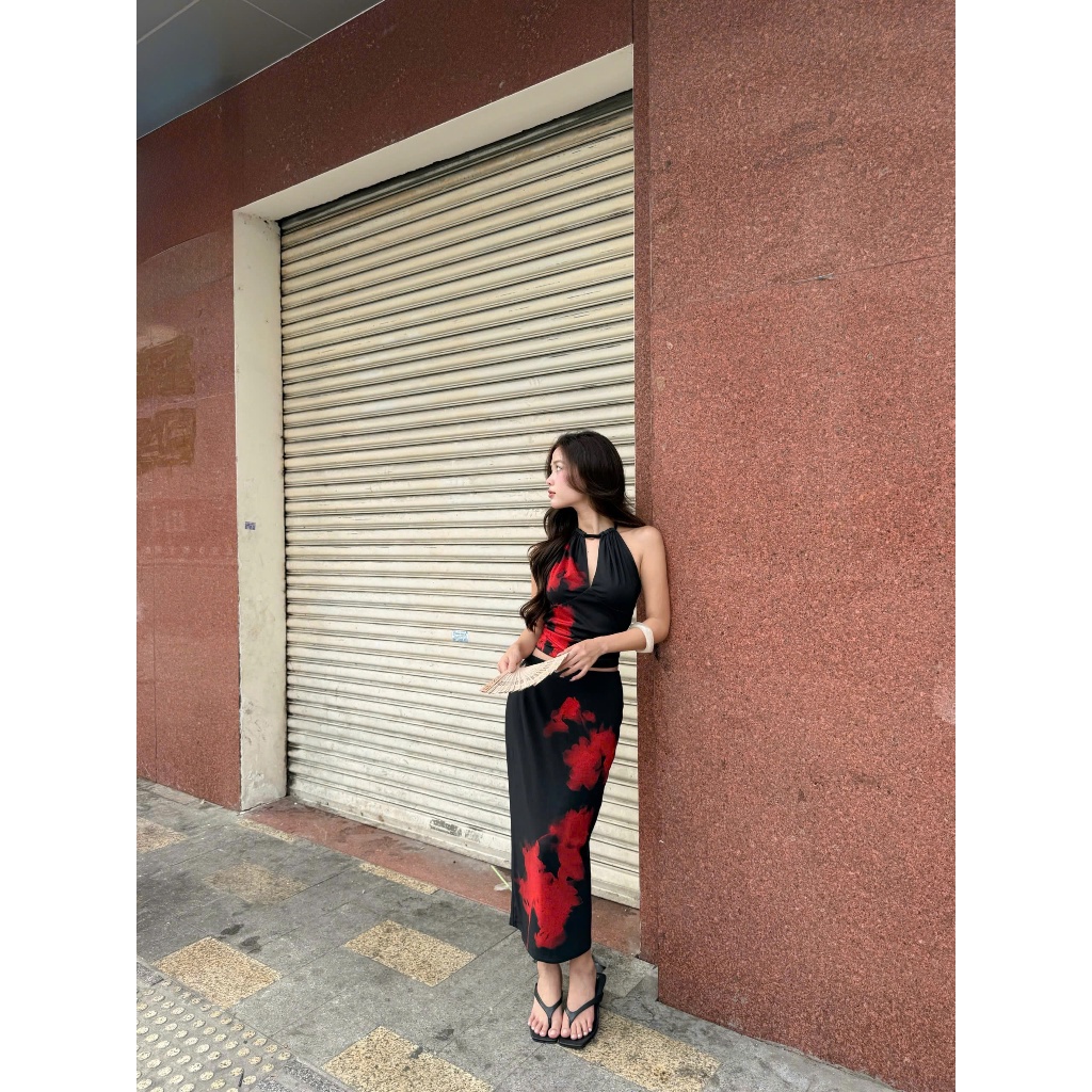 Set Nữ ICHEGO Áo Cổ Yếm, Chân Váy Midi Ôm Sang Chảnh SECODEE