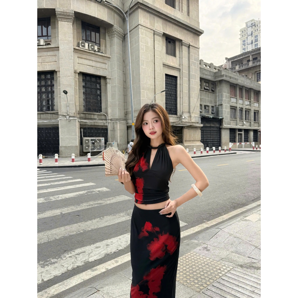Set Nữ ICHEGO Áo Cổ Yếm, Chân Váy Midi Ôm Sang Chảnh SECODEE