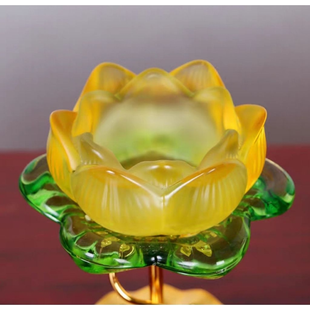 Chân nến hoa sen đế đồng lá xanh cao