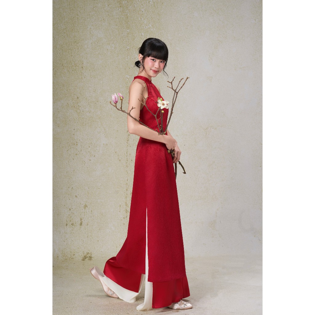 Áo dài cổ yếm cách tân Ngọc Diệp Miều Est.2013 chất liệu gấm dầy dặn phong cách sang trọng