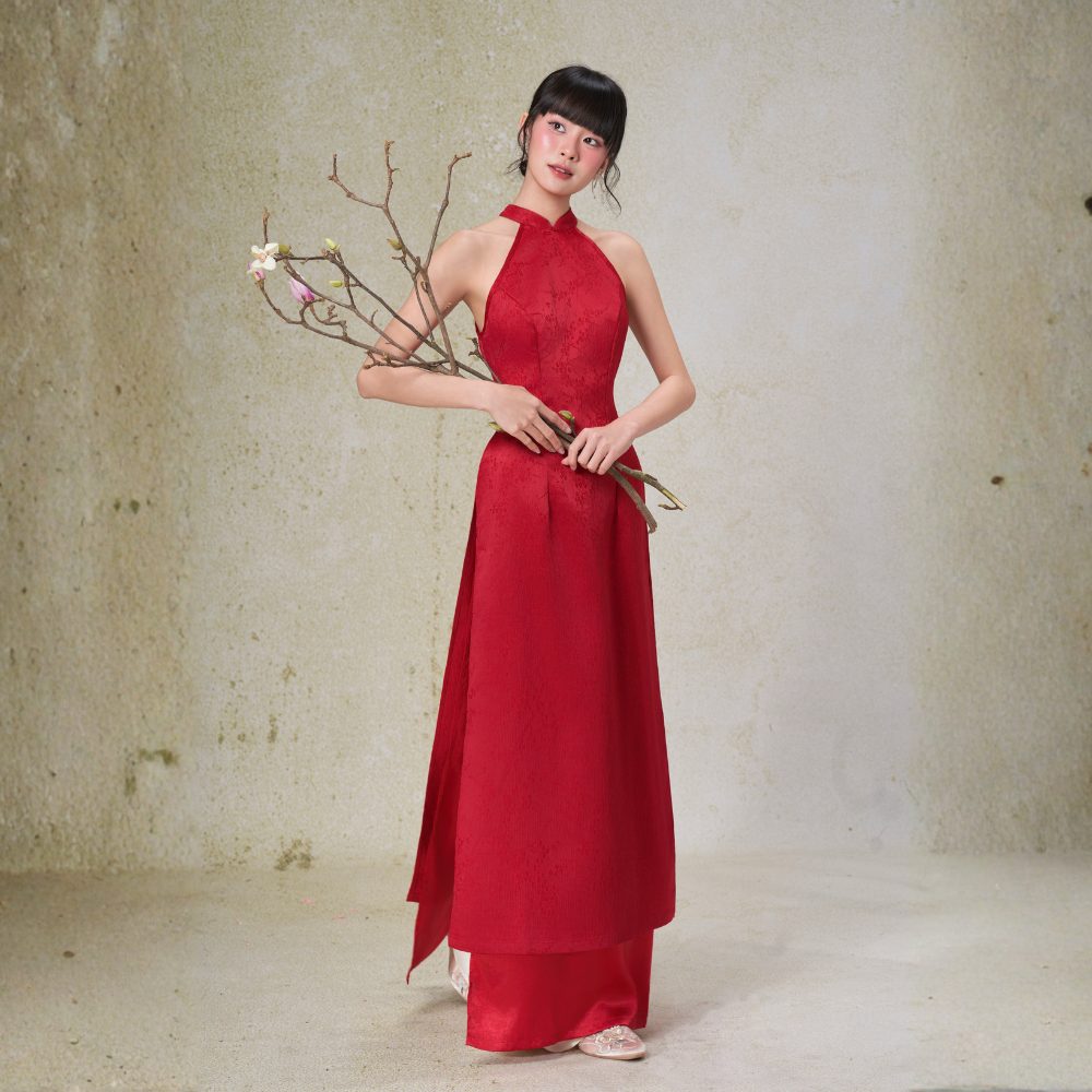 Áo dài cổ yếm cách tân Ngọc Diệp Miều Est.2013 chất liệu gấm dầy dặn phong cách sang trọng