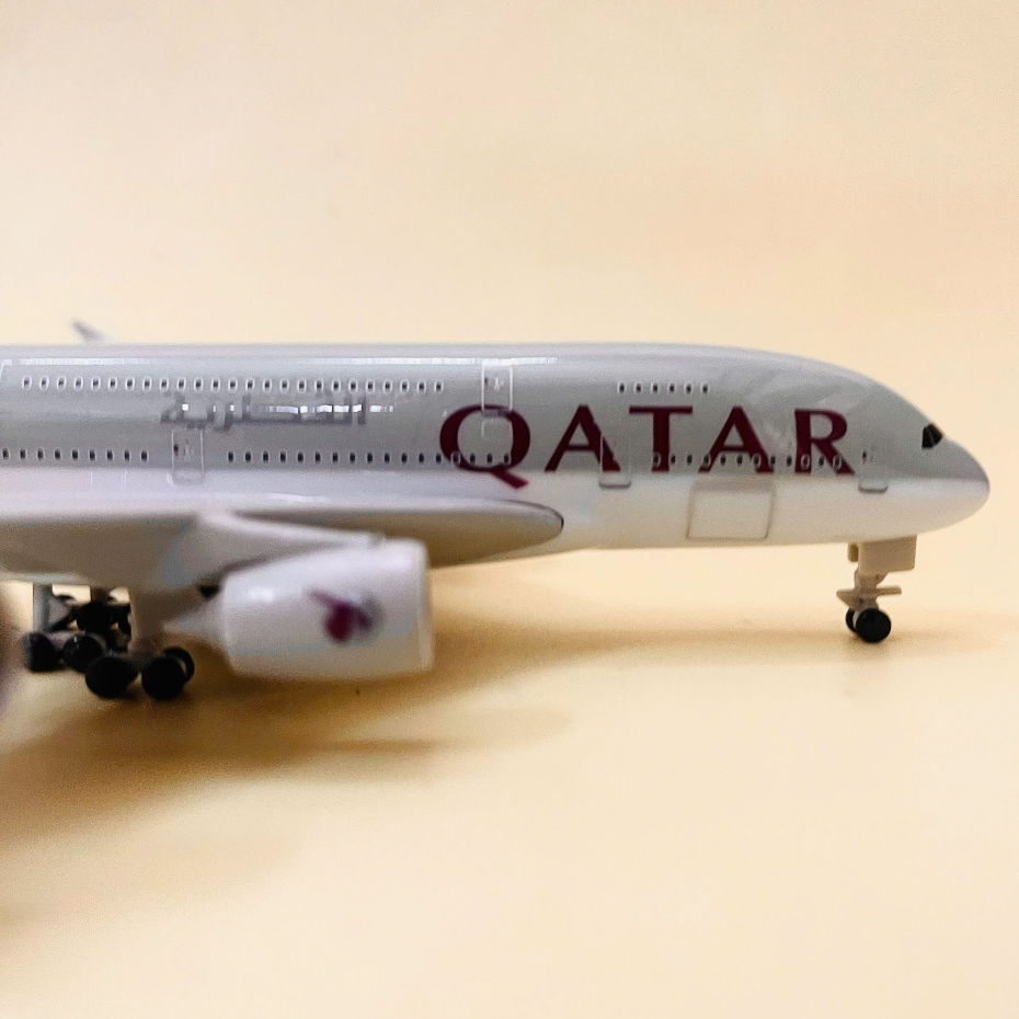 Mô Hình Máy Bay Airbus A380-800 Qatar Airlines sơn tĩnh điện cao cấp bóng đẹp loại 1 (fullbox) tỉ lệ 1:400 20CM