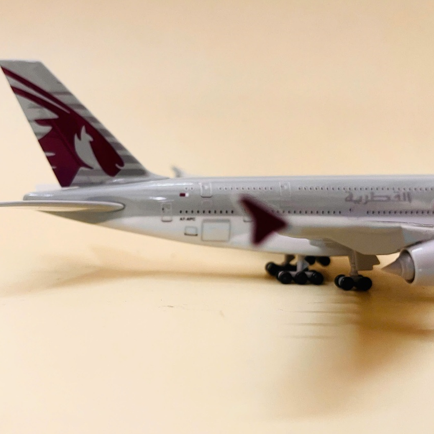 Mô Hình Máy Bay Airbus A380-800 Qatar Airlines sơn tĩnh điện cao cấp bóng đẹp loại 1 (fullbox) tỉ lệ 1:400 20CM