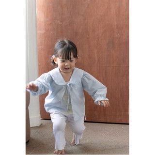 Áo khoác bé gái cổ bèo cột dây màu xanh