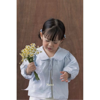 Áo khoác bé gái cổ bèo cột dây màu xanh